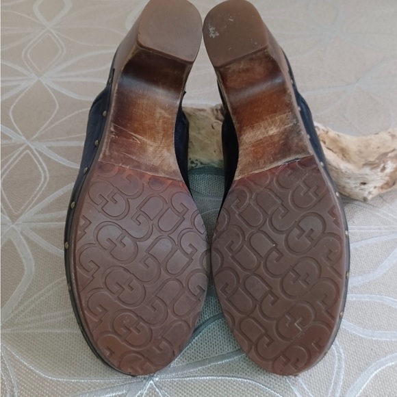 UGG Leather Abbie Clogs - Picture 6 of 6
